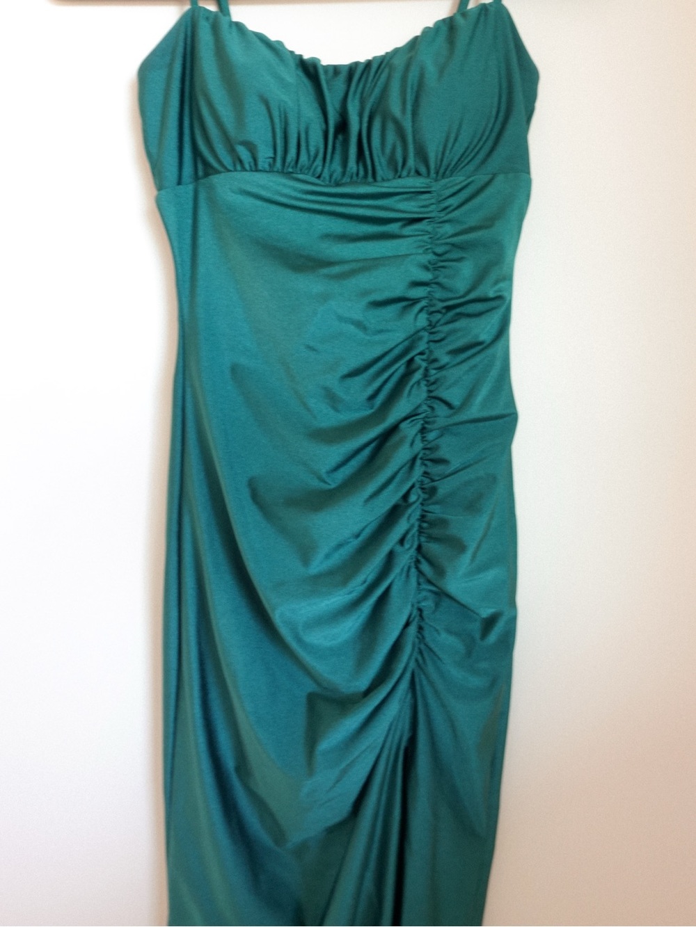 Emerald Ruched Midi Dress - Picture 3 of 5